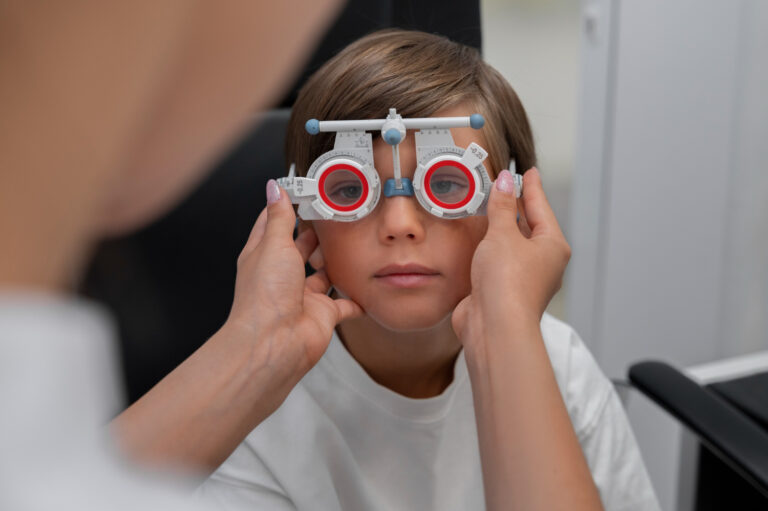Augenarzt Biel-Bienne Augenzentrum Vernissage OCT Macula Makula IPL Laser Katarakt Chirurgie LASIK PRK LIKE Augenlaser Lidchirurgie Kindermyopie atropin DIMS