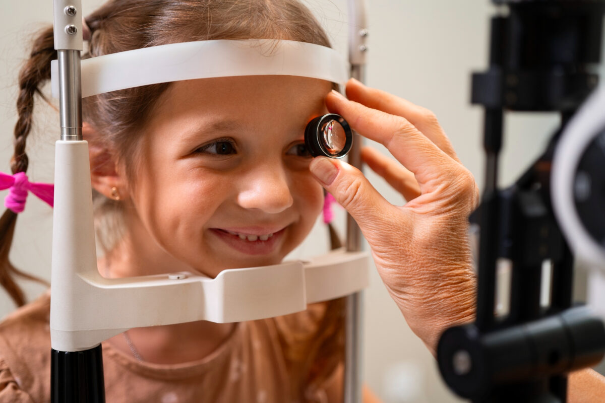 Augenarzt Biel-Bienne Augenzentrum Vernissage OCT Macula Makula IPL Laser Katarakt Chirurgie LASIK PRK LIKE Augenlaser Lidchirurgie Kindermyopie atropin DIMS